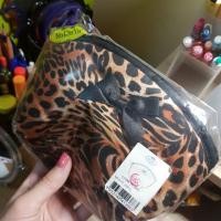 ราคา (SOLD) กระเป๋านารายา Naraya ใส่เครื่องสำอางค์ ใส่ของจุกจิก บุนุ่ม ลายเสือดาวแต่งโบว์ (599555843)