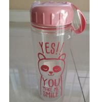 ราคา พร้อมส่ง!! กระบอกน้ำ ขวดน้ำพลาสติกสีชมพูมีฝาเปิด-ปิด ลายน้องหมีแพนด้า น่ารักมากๆ Miniso (7934782791)