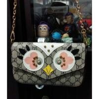 ราคา กระเป๋ามือ1 Fendiกุ๊ดชี่ สะพายข้าง (งานหลุดจอง) ซับในกำมะหยี่สีแดง ขนาด 8.5" สูง 5.5" แถมกระเป๋าใบเล็กมีช่องใส่บัตร (760738694)