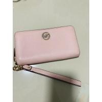 ราคา กระเป๋าสตางค์ MK ของแท้ ย้ำของแท้100% มือสองสภาพ99%สวยมากเหมือนใหม่ ขนาด7นิ้ว (13265770317)