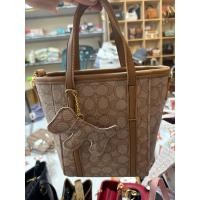 ราคา กระเป๋าช้อปปิ้ง Coach สีน้ำตาลถือได้สะพายข้างได้งานสวยมาก (25360418565)