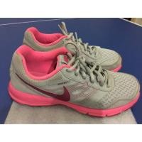ราคา รองเท้าวิ่ง Nike size 8.5US (25.5 ซม) ของแท้ซื้อจาก shop สภาพใหม่ 80% (ตามภาพไม่ได้แต่ง) (824015140)