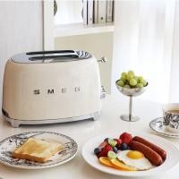 ราคา [พร้อมส่ง] เครื่องปิ้งขนมปัง smeg รุ่น TSF01CREU สีครีม (29253126070)