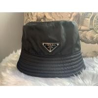 ราคา Used หมวก Prada Bucket Hat มือสอง ของแท้ 10000000% (7391859366)