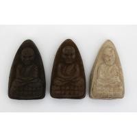 ราคา <ผ่านพิธีปลุกเสกแล้ว> พระผงว่านดินกากยายักษ์ ชุดละ 3 องค์ หลวงพ่อทวด เหยียบน้ำทะเลจืด101 ปี อาจารย์ทิม (28059463376)