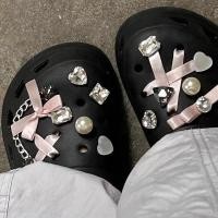 ราคา Jibbtiz crocsริบบิ้น扣配件套件装饰diy crocs匹配小孔crocs鞋贴套件 (24934804977)