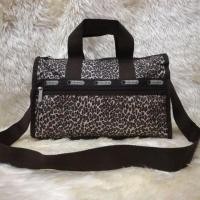 ราคา กระเป๋าสะพายทรงหมอนแบรนด์ LeSportsac (2800333942)