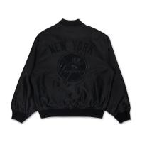 ราคา New Era เสื้อแจ็คเก็ตรุ่น New York Yankees New Era Dark 90s Black Varsity Jacket (24587613852)