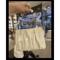 ราคา Charles & Keith แท้ 100% กระเป๋าสีขาวสายลูกปัดหิน (17248890073)