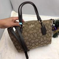 ราคา ส่งฟรีจร้าาาาา Coach พัด พร้อมส่ง พัดมินิ 10 นิ้ว F57830 ราคา3750 บาท #coachพัด #coach (611497215)