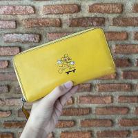 ราคา กระเป๋าสตางค์ กระเป๋าตัง Coach ของแท้ มือสอง ใบยาว สีเหลือง คอลดิสนีย์ (11842576081)