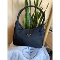 ราคา Prada Hobo Nylon Bag Vintage Black (12643023984)