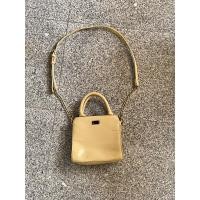 ราคา กระเป๋าสะพายหนังแก้วสีครีม Pauls boutique London (24361252430)