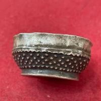 ราคา เครื่องเชี่ยนหมาก จอกเงินแท้ตอกลายนูนจุด เงินเก่าปี2481 ไซต์จิ๋ว ปากกว้าง3.5cm หนัก5.8กรัม สวยสมบูรณ์น่ารักมาก (26660415260)