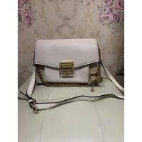 ราคา used givenchy 8.5" สูง 6" สีครีมหนังแท้ (20254183880)