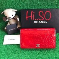 ราคา กระเป๋าสตางค์ “CHANEL”หนังแก้วสีแดง ลายดอกคามิเลีย สภาพใช้งานค่ะ (2671109795)