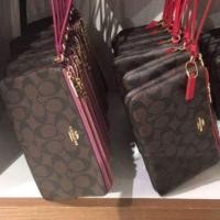 ราคา ของแท้! พร้อมส่ง! Coach คล้องมือ 2 ซิป Size L ช่องใส่ iphone 6 plus , 7 plus ได้ (641335670)