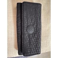 ราคา ส่งต่อกระเป๋าสตางค์ผ้าใบยาว Kipling สีดำลายของแท้ช่องใส่บัตรเยอะ 3 พับสภาพดี (18957122176)