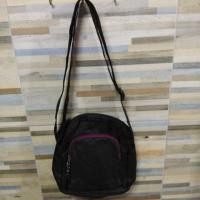 ราคา กระเป๋าสะพายข้าง American Tourister แท้ มือสองสภาพสวย (5208172536)