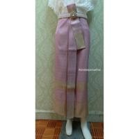 ราคา ผ้าถุงไหมสำเร็จรูปเนื้อดี แบบมีจีบหน้านางเย็บสำเร็จ สีชมพูเงิน ฟรีไซส์ เอวได้ถึง 35 นิ้ว (2260363666)