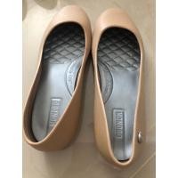 ราคา รองเท้ายางสีครีม(ใหม่) ยี่ห้อ Monobo เบอร์ 7 (37.5) (20789938493)