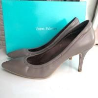 ราคา รองเท้าส้นสูงหนังเเกะ มือสอง (2300997881)
