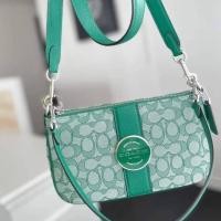 ราคา Coach C8306 กระเป๋าสะพายข้าง ลายซิกเนเจอร์ สีเขียวเหนี่ยวทรัพย์ (22015531594)