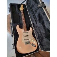 ราคา Fender FSR American Standard Lipstick Stratocaster Limited Shell Pink  (25577360943)