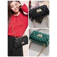 ราคา กระเป๋าหนังแก้วสายโซ่สีดำ (6278064641)