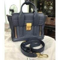 ราคา Phillip lim mini สีnevy ปี17 ใช้น้อย สภาพเก็บทรงยังดี ไม่มีรอยหนังถลอกใดๆ แท้100% (2496626468)