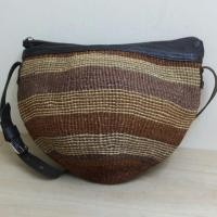 ราคา กระเป๋าหวาย Handmade สินค้าญี่ปุ่นมือสอง (343392435)