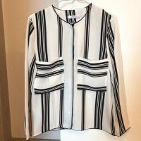 ราคา ส่งต่อ เสื้อแบรนด์ MNG ของแท้ ลายดำขาว กระเป๋าหน้า (4237996305)