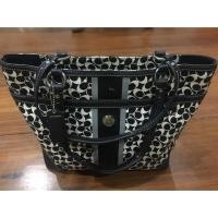 ราคา กระเป๋า Coach แท้ มือสอง ขนาด กว้าง 11 นิ้ว สูง 10 นิ้ว ขอคนรับได้ไม่เรื่องมาก มือสองไม่ใช่มือหนึ่งนะคะ (1665532339)