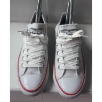 ราคา รองเท้าผ้าใบ Levi's แท้ มือสอง size 37 ยาว 24 cm (2667799940)