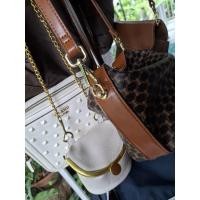 ราคา กระเป๋าคอสบอดี้☘️... (24784308528)