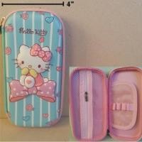 ราคา อุปกรณ์ เครื่องเขียน กล่องดินสอ ทรง Smiggle 3D ใบเล็ก ลาย คิตตี้ Kitty รูปด้านหน้า เป็น 3D นูนออกมา ขนาด 4x8.5x1.5 นิ้ว (1642708433)