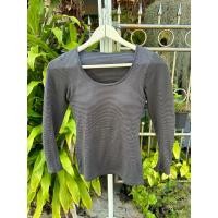 ราคา Bra top Uniqlo Heattech เสื้อแขนยาวเสริมบรา สีเทาลายขวางดำ ไซส์ M (13199837623)