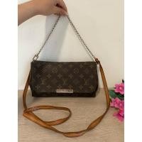 ราคา LV Favorite หนังแท้ขนาด 10 นิ้ว โมโนแกรมชัด ขอบมุมสวย โดยรวมสภาพดี มาครบ 2 สาย สายโซ่สะพายขึ้นไหล่/สายหนังสะพายคลอสบอดี้ (29215899893)