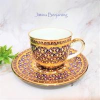 ราคา จิตต์ติมา เบญจรงค์ แก้วกาแฟกลมหูหวายเบญจรงค์ลายพุ่มข้าวบิณฑ์ ในกล่องผ้าไหม (สินค้า OTOP 5 ดาว) (9252718786)