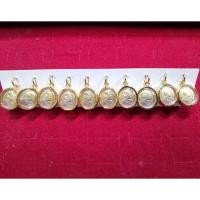 ราคา จี้ ร.5 หลังครุฑ เลี่ยมกรอบทองหุ้ม 100% เนื้อสามกษัตริย์ (2255221715)