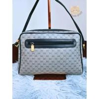 ราคา Gucci แท้ vintage crossbody bag แบรนด์แท้ % มือสอง สีน้ำเงินเข้มลายจีเล็ก (23378300723)