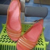 ราคา รองเท้า crocs มือสอง (2536674020)