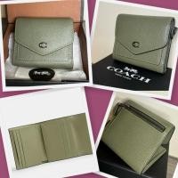 ราคา 98 %ใหม่มาก ส่งต่อ Coach(แท้) รุ่น Wyn Small Wallet (26500179690)