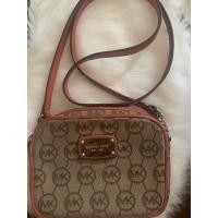 ราคา กระเป๋า MK แท้ ใช้เป็นครอสบอดี้ได้ (6569707814)