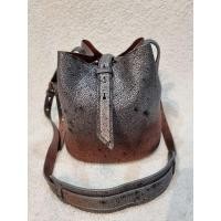 ราคา กระเป๋าหนังแท้มือสองสีทูโทน ทรงถัง ด้านในซับนิ่มมือมากสภาพสวย 7×8 นิ้วมีใบลูกด้วย (26103603864)