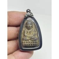 ราคา พระเครื่อง หลวงพ่อทวด วัดช้างให้ เนื้อว่าน 2497 หลังรูปเหมือน พร้อมเลี่ยมกรอบแต่งเก่า (26321922482)