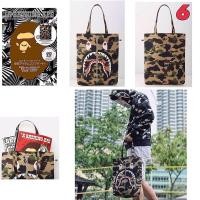 ราคา กระเป๋าสะพายข้าง ชาย&หญิง ของแท้ BAPE CAMO SHARK CUSHION TOTE (7263784097)