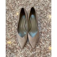 ราคา รองเท้าส้นสูง Charles&Keith 37 (14842209771)