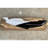 ราคา ฝาข้างท้ายด้านขวา NSR150RRW สีขาว-ดำ แท้ศูนย์ฮอนด้า (15822997933)