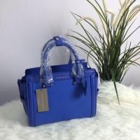 ราคา CHARLES & KEITH TRAPEZE BAG (90868555)
